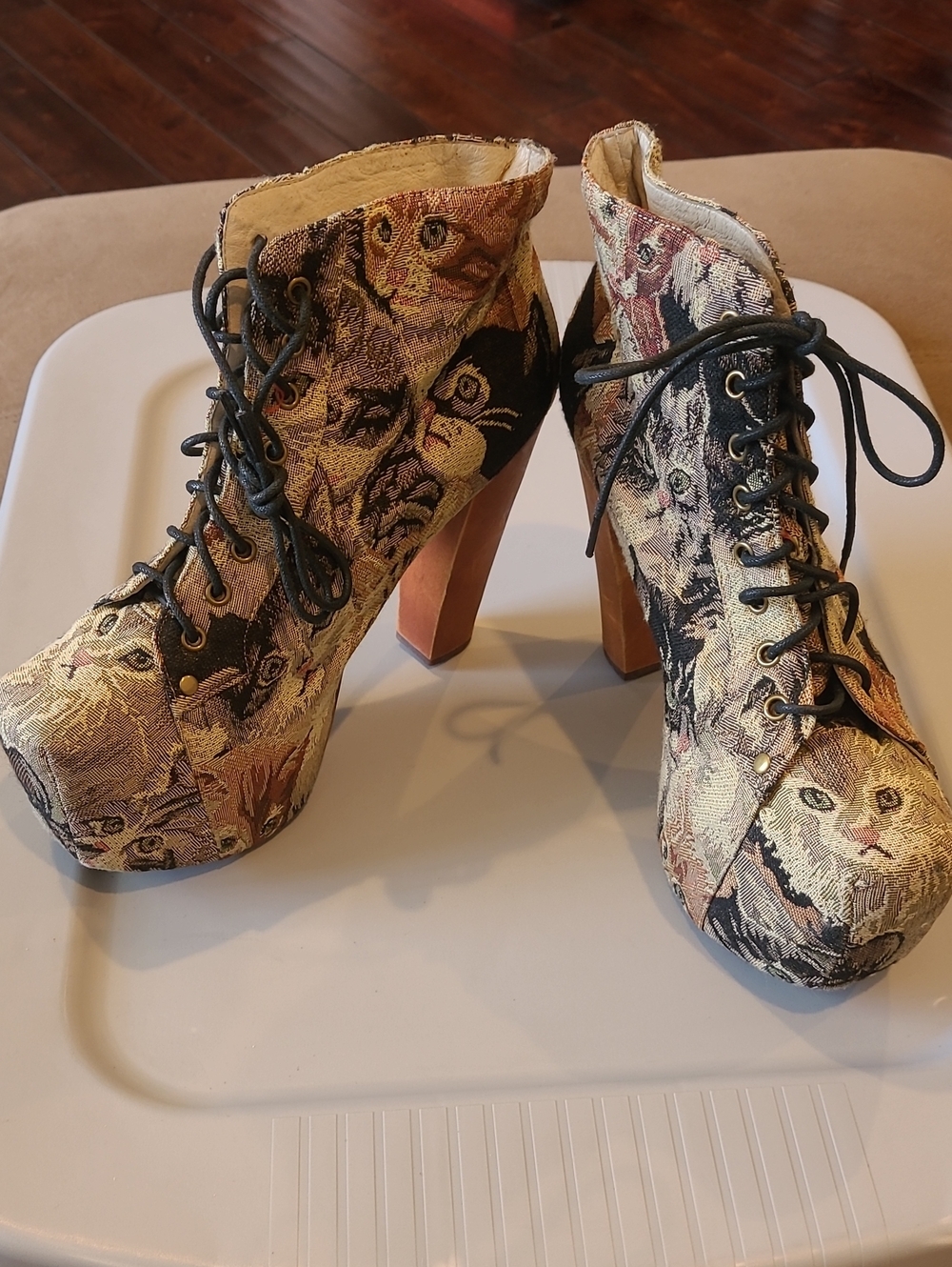 Jeffrey Campbell's RARE Lita Cat Tapestry Lace-Up Platform Booties Size 9.5 - Picture 3 of 7
